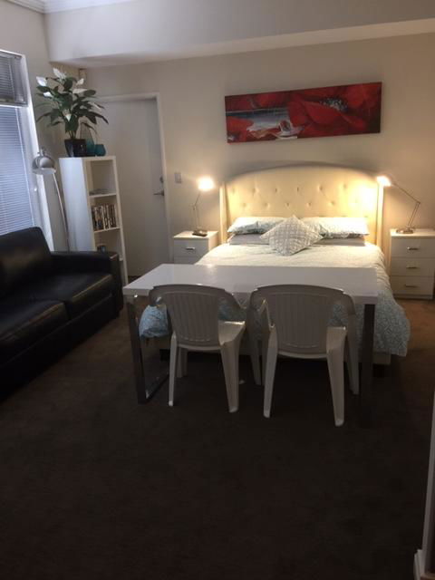 Venetian Canal 1 Bedroom Apartment - Hobart Tourism 3