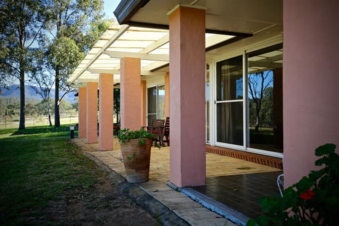 Verona Vineyard Cottage - Hobart Tourism 1