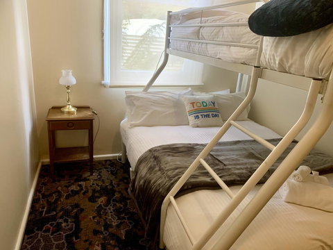 Victoria Albert Guest House Bar Cafe And Restaurant - Tourism TAS 3