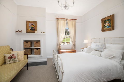 Victoria Cottage - Hobart Tourism 1