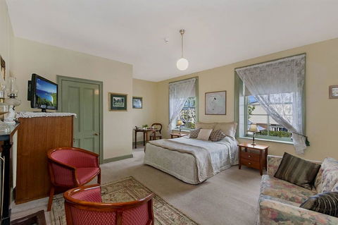 Victoria House - Hobart Tourism 0