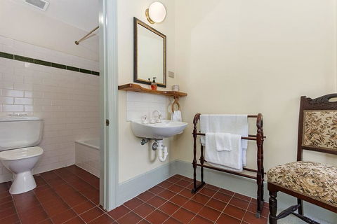 Victoria House - Hobart Tourism 1