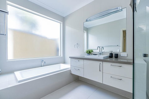 VIEWS FOREVER - INVERLOCH - Hobart Tourism 3