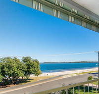 VIEWS VIEWS VIEWS Front Top Floor Waterfront Unit - Chnook Apartments South Esp Bongaree - Hobart Tourism
