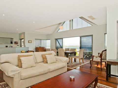 Villa Mer - Stylish Waterfront Accommodation - Hobart Tourism 0
