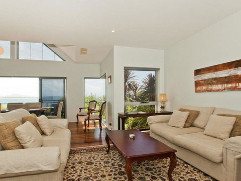 Villa Mer - Stylish Waterfront Accommodation - Hobart Tourism 1