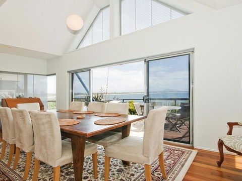 Villa Mer - Stylish Waterfront Accommodation - Hobart Tourism 2
