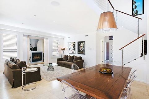 Villa Saachi - Hobart Tourism 1