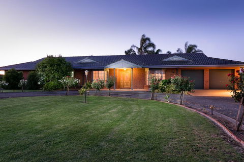 Vineyard Retreat Mildura - Hobart Tourism 0