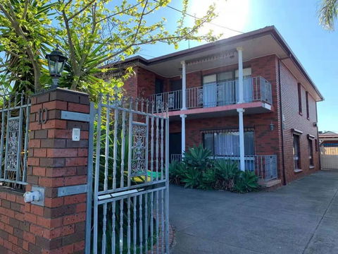 Vintage House In Bentleigh East - Hobart Tourism 2