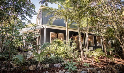 Vintage Inspired Three Bedroom Home- Heated Pool! - Hobart Tourism 0