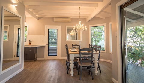 Vintage Inspired Three Bedroom Home- Heated Pool! - Hobart Tourism 2