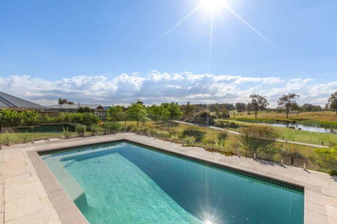 Vintage On The 8th - Hobart Tourism 0