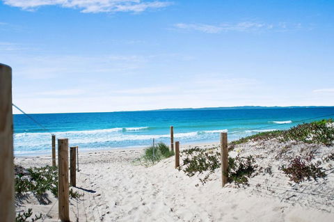 Walk To Surf Beach, Club And Shops - Sands Court Boyd St, Woorim - Hobart Tourism 2
