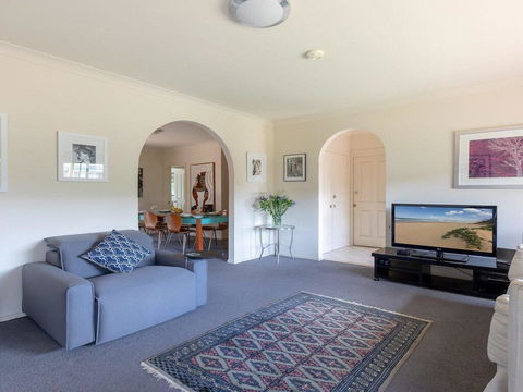 Walling-Clifton Gardens - Backing Onto Golf Course - Tourism TAS 2
