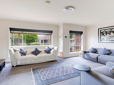 Walling-Clifton Gardens - Backing Onto Golf Course - Hobart Tourism 0