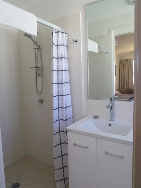 Warrego Hotel Motel Cunnamulla - Hobart Tourism 1
