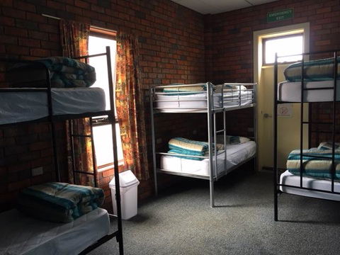 Warrnambool Beach Backpackers - Hobart Tourism 1