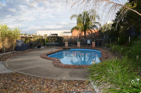Warwick Motor Inn - Tourism TAS 1
