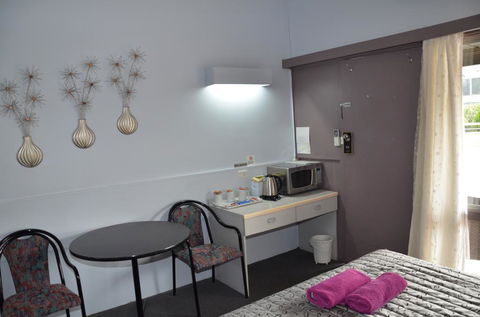 Warwick Motor Inn - Tourism TAS 3
