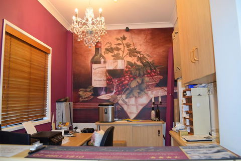 Warwick Vines Motel - Tourism TAS 2
