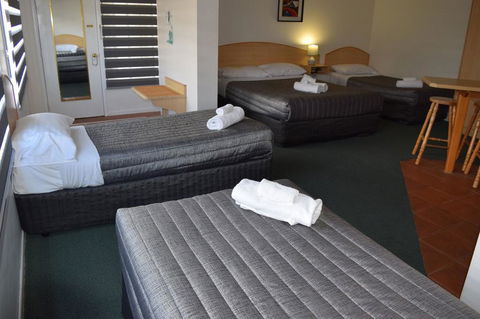 Warwick Vines Motel - Tourism TAS 1