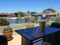 Waterfront Haven with jetty mooring and WiFI