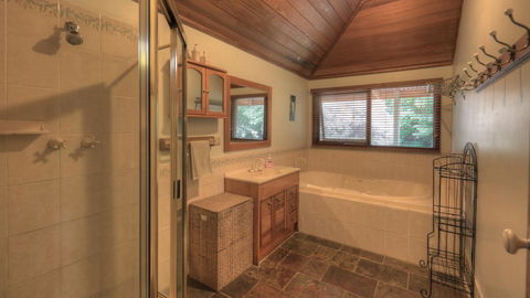 Aspens Springs Farmstay - Tourism TAS 4