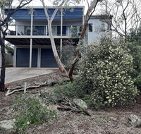 Elevated Holiday House Overlooks Tranquil Wetlands - Hobart Tourism