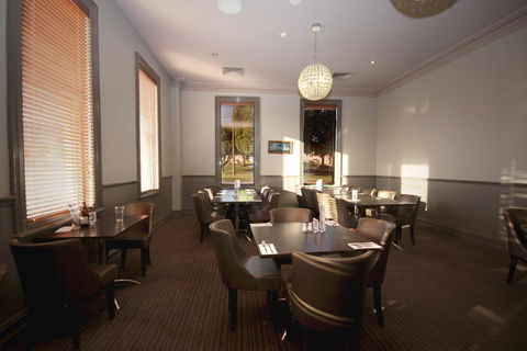 Mitchell River Tavern - Hobart Tourism 9