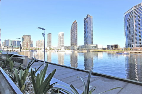 Auzzie Apartments Docklands, Melbourne - Hobart Tourism 13