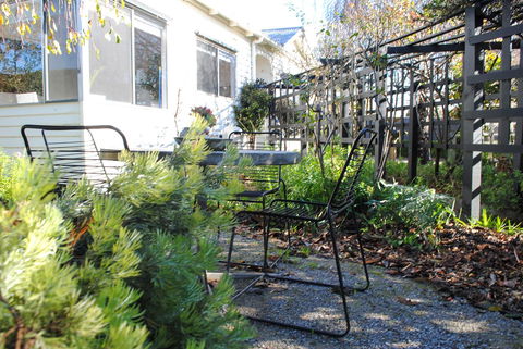 Bed Of Roses - Hobart Tourism 44