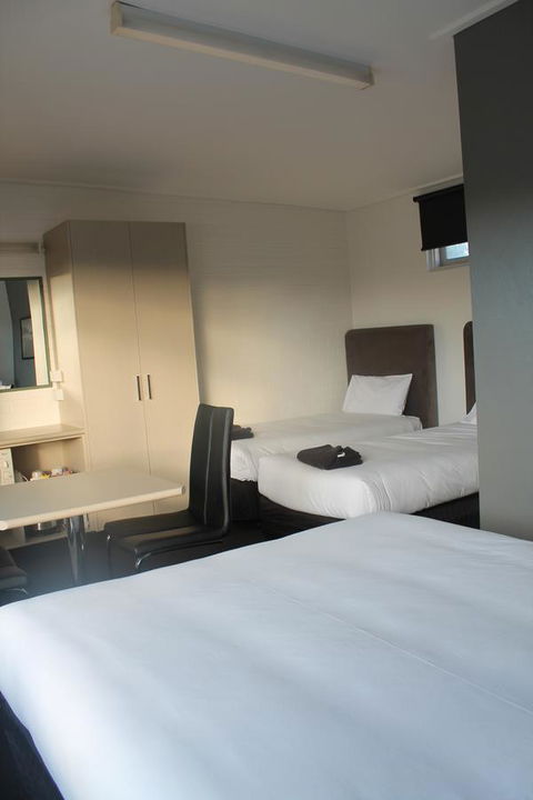 Rochester Motel - Hobart Tourism 15