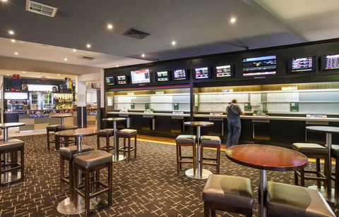 Nightcap At Excelsior Hotel - Tourism TAS 29