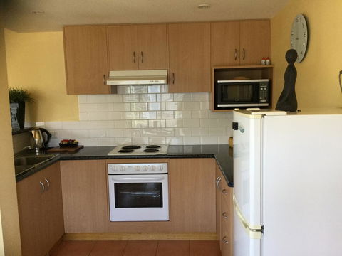 At The Beach Apartments - Hobart Tourism 8