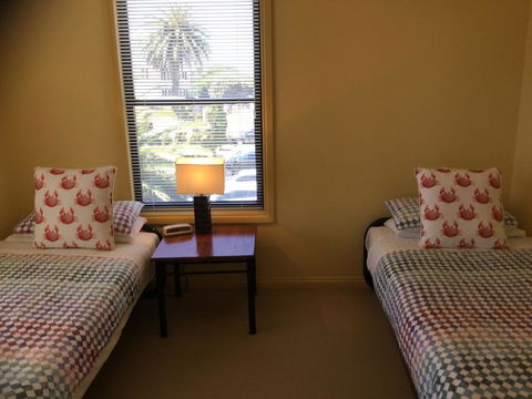 At The Beach Apartments - Hobart Tourism 3