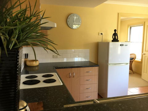 At The Beach Apartments - Hobart Tourism 7