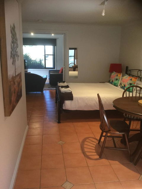 At The Beach Apartments - Hobart Tourism 15