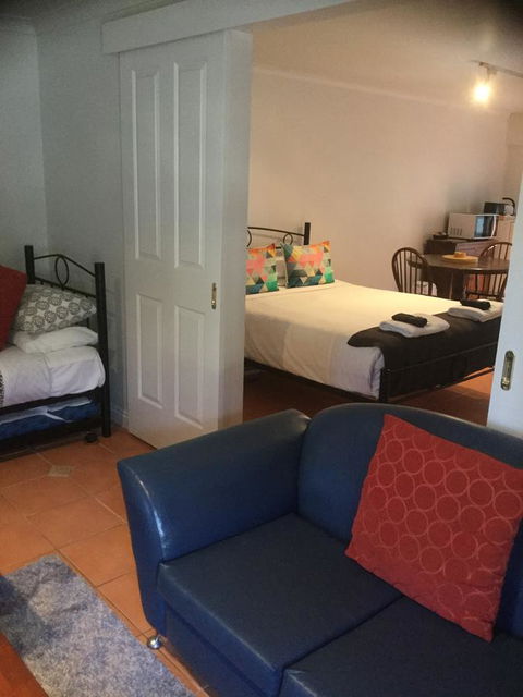 At The Beach Apartments - Hobart Tourism 14