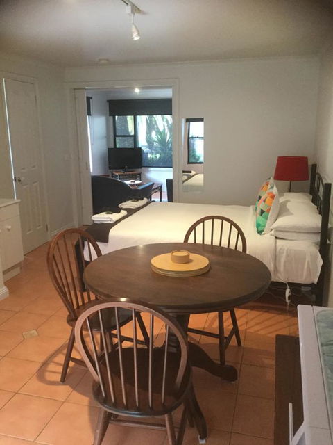 At The Beach Apartments - Hobart Tourism 13