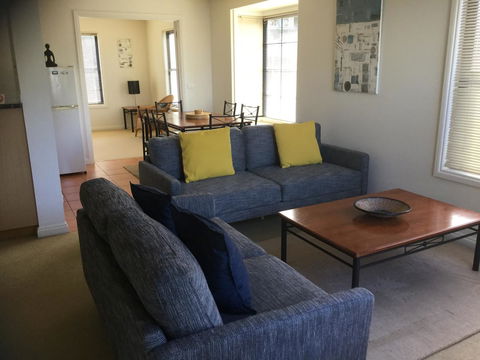 At The Beach Apartments - Hobart Tourism 5