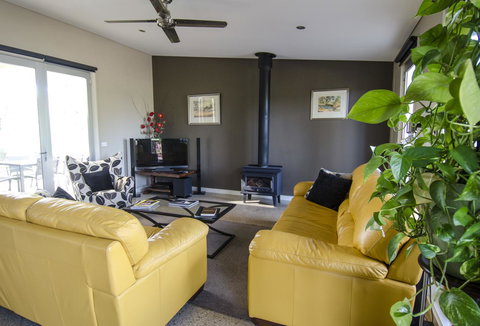 Corrugated Cottage - Tourism TAS 7