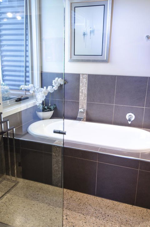 Corrugated Cottage - Tourism TAS 21