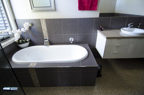 Corrugated Cottage - Tourism TAS 16