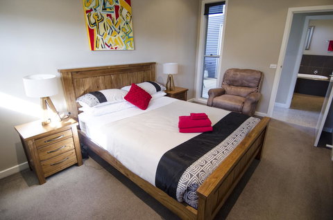 Corrugated Cottage - Tourism TAS 17