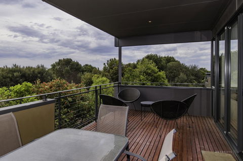 1 Pebble Place - Tourism TAS 8