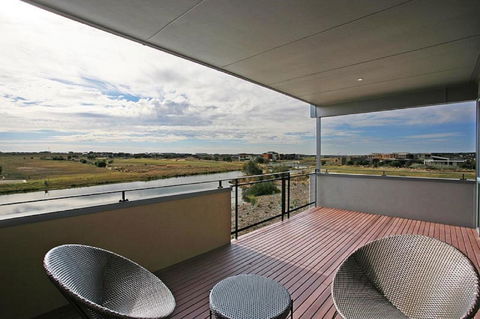 1 Pebble Place - Tourism TAS 14