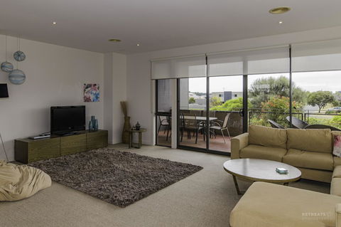 1 Pebble Place - Tourism TAS 5