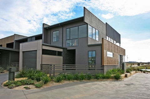 1 Pebble Place - Tourism TAS 1