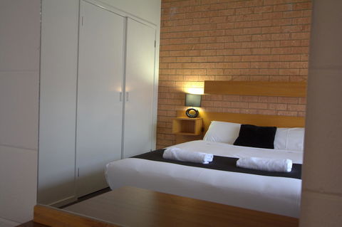 Blue Whale Motor Inn & Apartments - Hobart Tourism 24